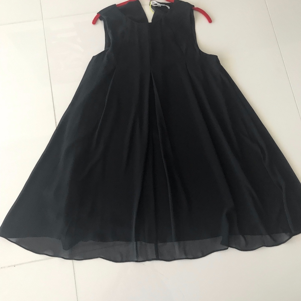 BCBG Generation Black flowing dress size M ....NWT